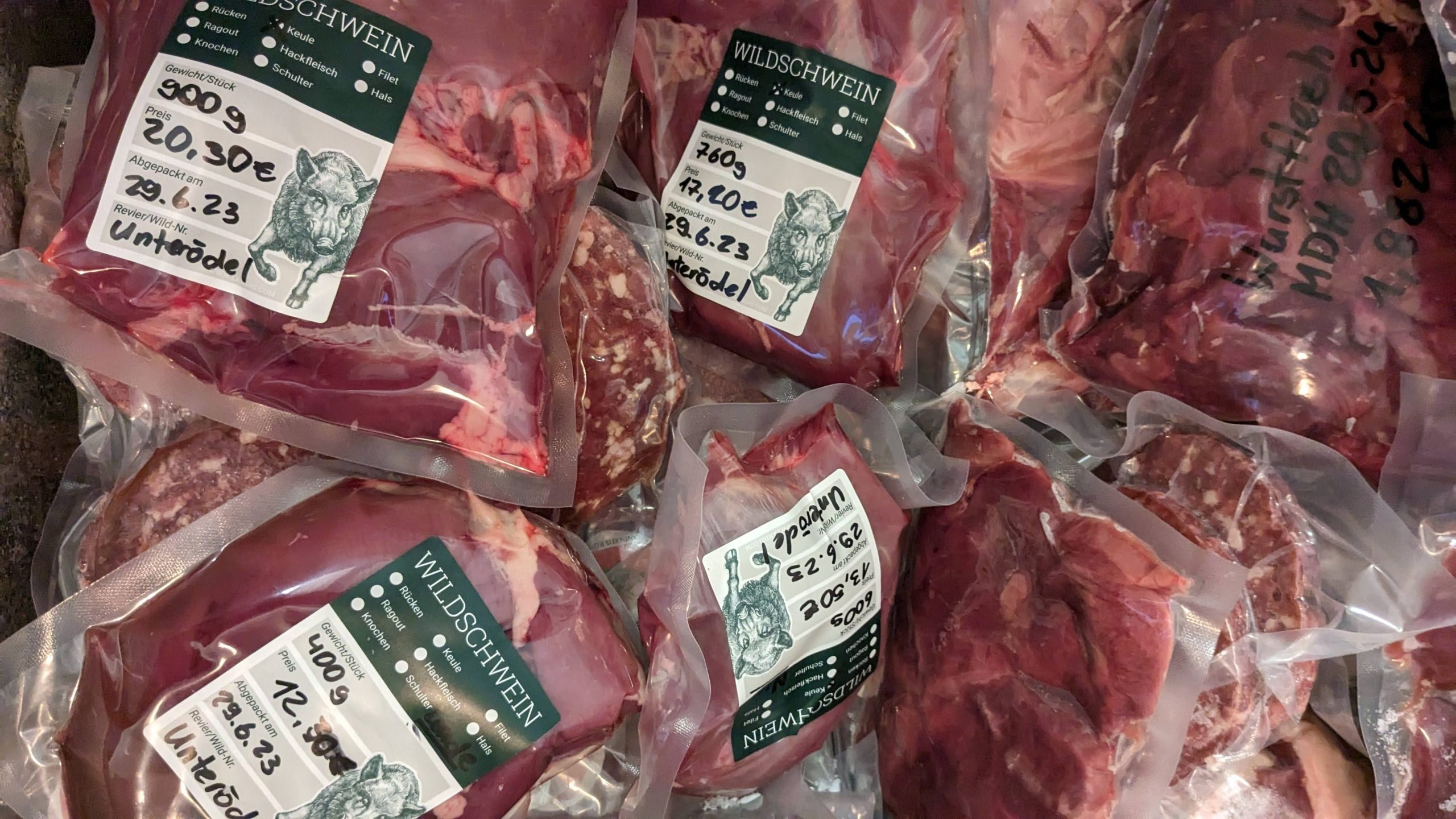 Wildbret sauber vakuumiert und beschriftet